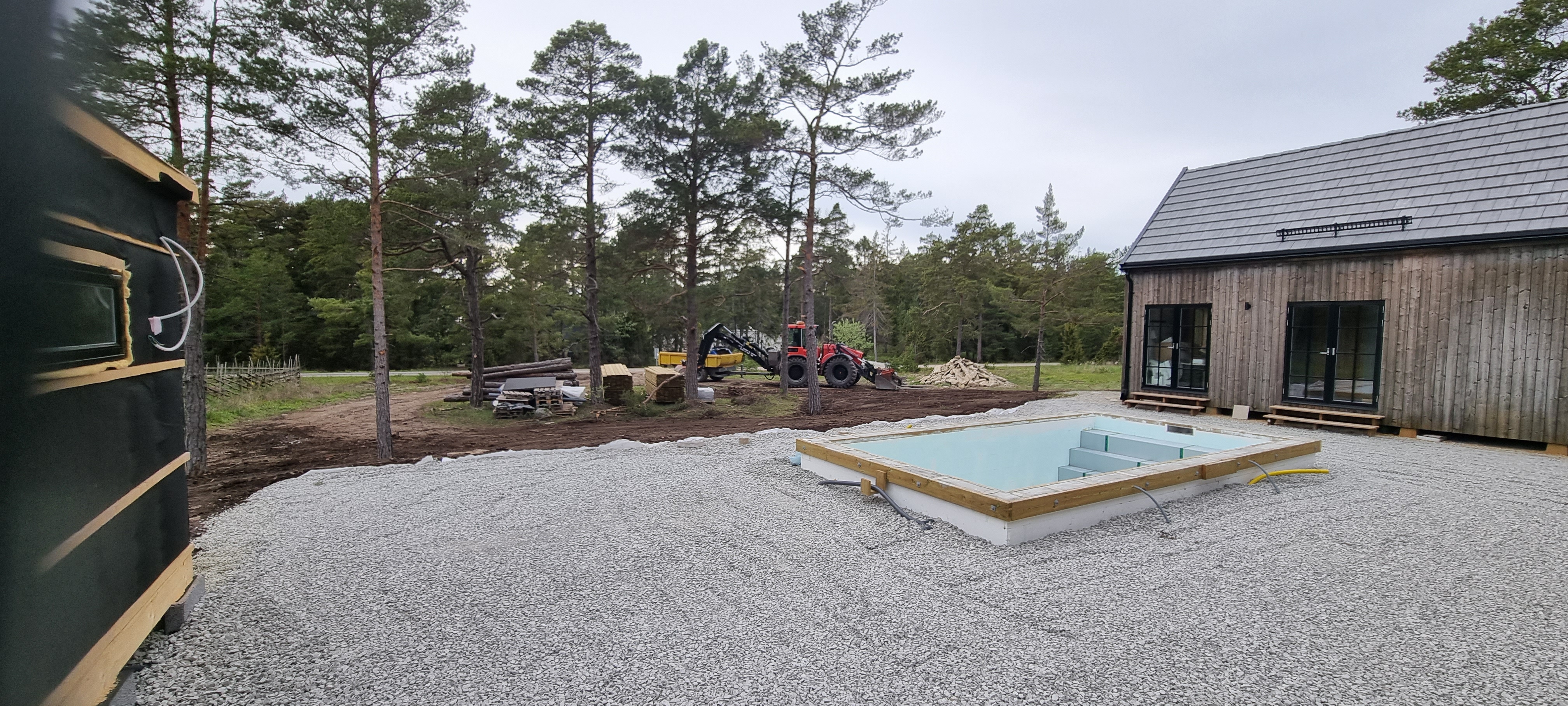 Markarbete för pool och terrasbygge Stenkyrkehuk